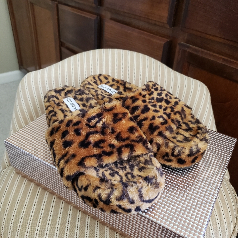 Steve Madden leopard slippers